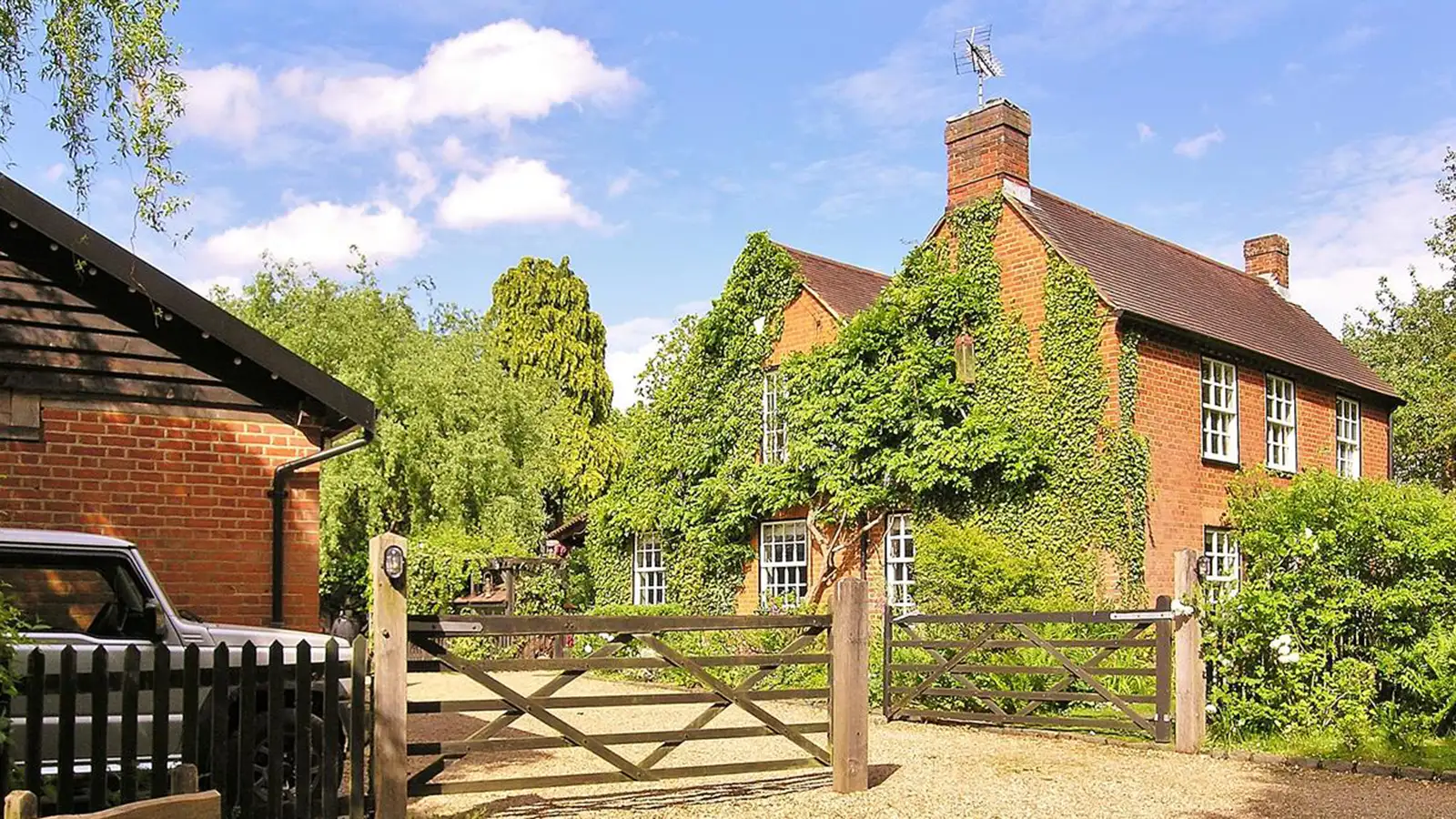 Home 4 Free Property Valuation Serious about selling or letting and looking for the most realistic price or just curious.